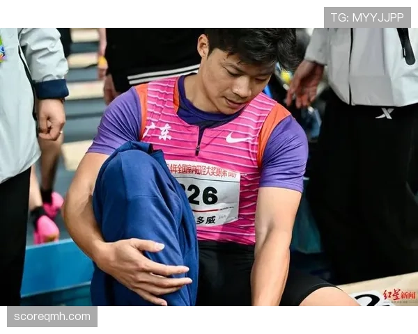 苏炳添比赛结束后直接抱娃,那反差感也太甜了吧! 苏炳添比赛结束后直接抱娃,那反差感也太甜了吧!